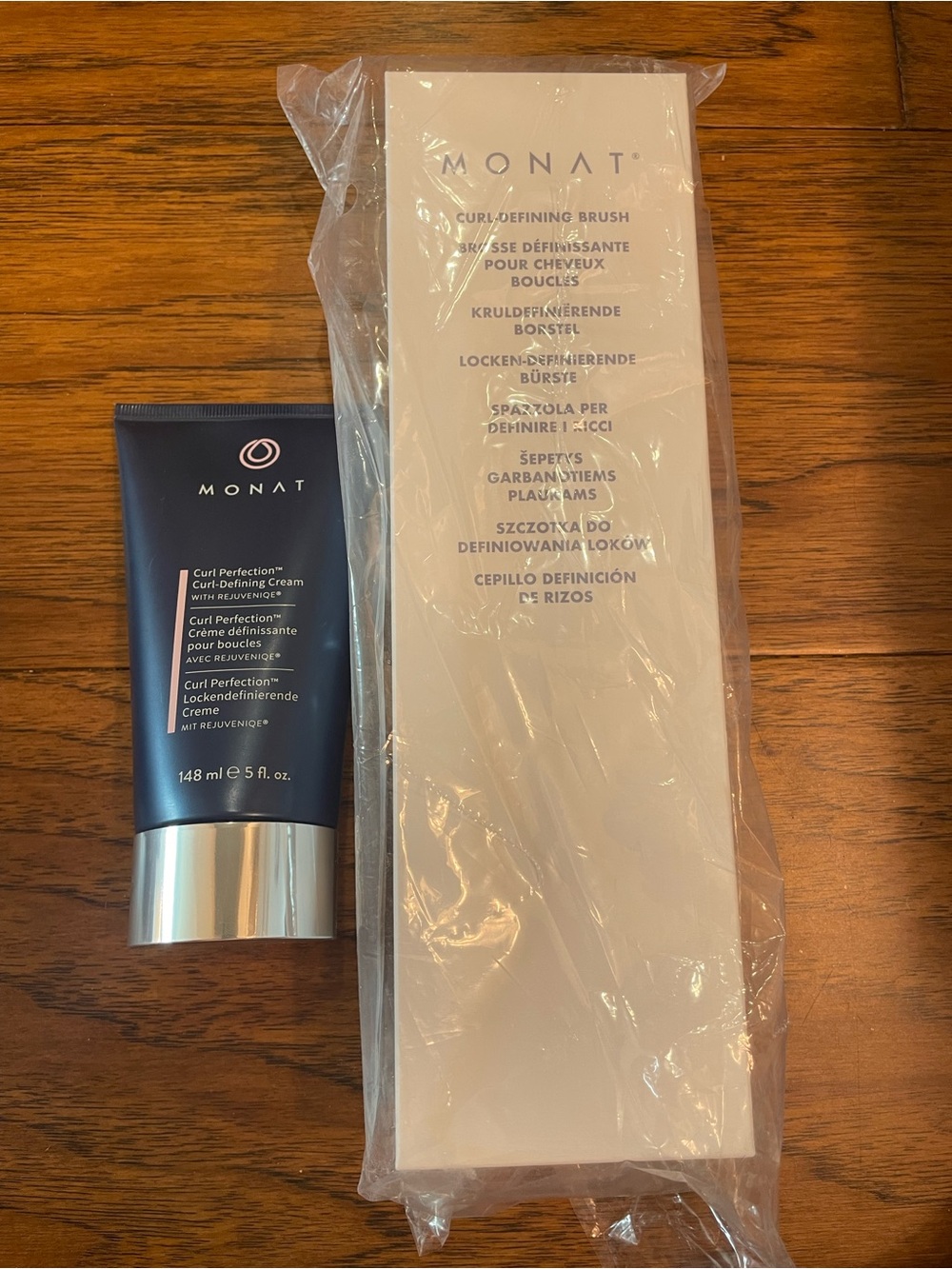 MONAT Curl-Defining Cream + Brush